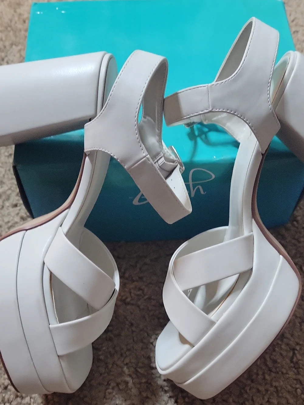 NIB Women's White Platform Block Heel Sandals with Ankle Buckle